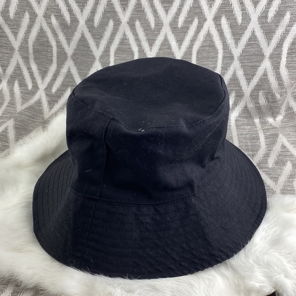 Reversible Bucket Hat Black & White Pattern and Solid Black - Picture 2 of 3